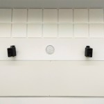 Detalle de instalación de acondicionamiento acústico realizado por Deacústica para labores formativas. Instalaciones Deacustica. Ruido en el aula.