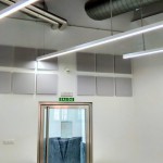 Detalle de instalación de acondicionamiento acústico realizado por Deacústica para mejora de entorno acústico. Instalaciones Deacústica. Acústica en el aula