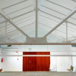 Detalle de instalación de acondicionamiento acústico realizado por Deacústica con fines audiovisuales Instalaciones Deacústica. Sala audiovisual.